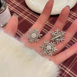 Paderison 6PCS Snowflake Hair Clips for Women Sparkly Rhinestone Hair Barrettes Silver Small Hair Clips Mini Pearl Clips Hairpin Hair Accessories for Gifts Christmas Hair Clips Festive Party