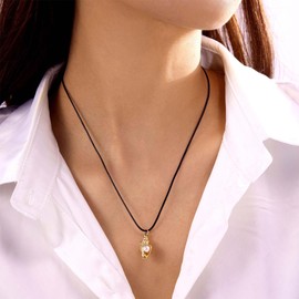 Allereya Vintage Conch Shell Pendent Necklace Gold Pearl Shell Necklaces Chain Black Leather Choker Necklace Adjustable Leather Cord Necklaces Jewelry for Women(Shells)