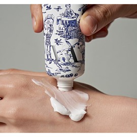 V&A Beauty Choose one of two V&A Scented Hand Creams - Scented Hand Cream Relaxing Moment (40mL) / V&A 센티드 핸드크림 2종 택1 - 센티드 핸드크림 릴렉싱 모먼트 (40mL)