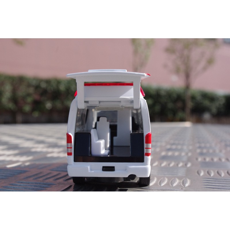 Diapet DK-3106 1/36 Scale Ambulance