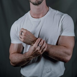 EIELO 4 Pieces Band Rings for Men Women Stainless Steel Cool Chain Inlaid Fidget Spinner Ring Black Silver Anxiety Wedding Pormise Ring Set