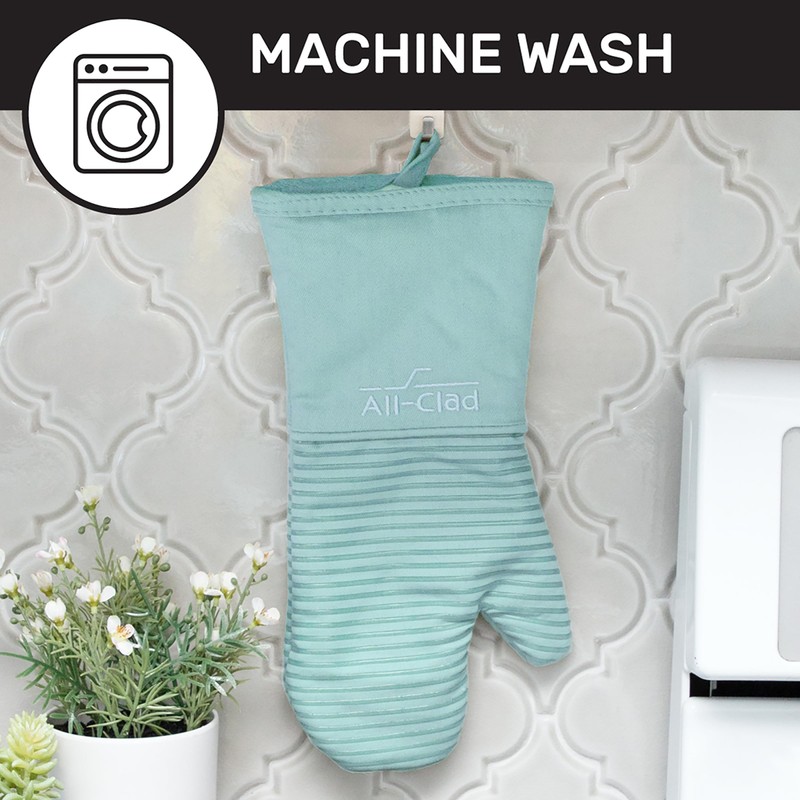 All-Clad Silicone Oven Mitts: Heat Resistant up to 500 Degrees