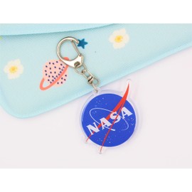 Llavero con el logo de la NASA de Real Sic, llavero de plástico prémium con el logotipo de la NASA, para terrícolas, alienígenas, amantes del espacio y los Astornauts