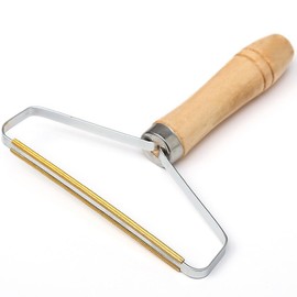 DAZISEN Portable Lint Remover - Double Sided Copper Blades Carpet Scraper Pet Dog Cat Hair Remover for Carpet with Wooden Handle Reusable Hair Remover Tool Fur Fluff Remover