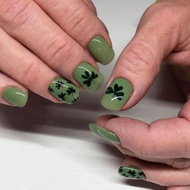 St. Patrick's Day Press on Nails Short Square Shape Fake Nails Glossy Dark Green Acrylic False Nails with Green Clover Flowers Ginkgo Leaf Design,Reusable Stick on Nails for Women Girls Festival 24pcs