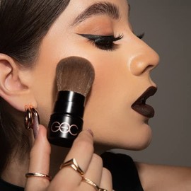 GOC Kabuki Big Powder | Brochas para maquillaje | Ideal para productos liquidos o en polvo | Es más durable por sus cerdas sinteticas de nylon | Usada en Salones Elite | Modelo G965
