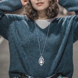 Finrezio 8Pcs Long Pendant Necklace for Women Long Sweater Necklace Y Necklace Gold Bar Feather Tassel Leaf Triangle Leopard Circle Rhinestone Necklace Sweater Necklace Jewelry Set