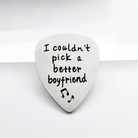 1 púa de guitarra de acero inoxidable, llavero de piel sintética, color negro, con texto "I Coulnot Pick A Better Boyfriend Festivales, regalo de cumpleaños, para guitarra, amantes de la