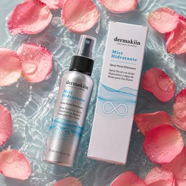 Dermakiin - Tónico Facial Antiedad- Mist Spray con Ácido Hialurónico, Agua de Rosas Natural e Ingredientes Naturales Vegano, Cruelty-free, Para todo tipo de piel - 100 ml