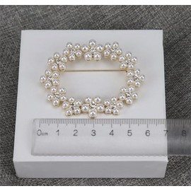 Pearl Wreath Brooch Circle Brooch Pin for Women Pearl Diamond Brooch Pin Suits Dresses Wedding Pin Corsage Elegant Circle Brooch Pin Party Wedding Gifts