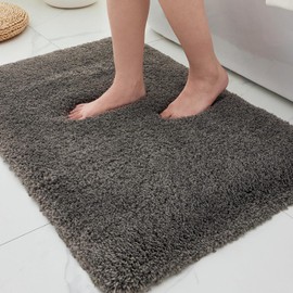 ILANGO - Alfombras de baño de color gris oscuro de 24 x 17 pulgadas, pequeñas, antideslizantes y superabsorbentes, extra gruesas, suaves, lavables para piso, alfombra de baño de microfibra con goma