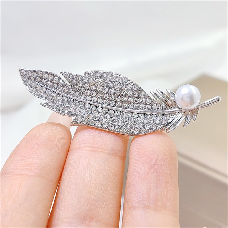 LPYO Feather Brooches Pin for Women Men Elegant Rhinestone Pearl