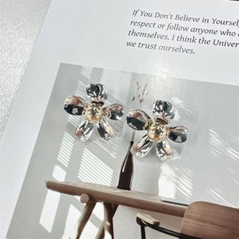 Chunky Flower Two Tone Big Stud Earrings for Women Dainty Sterling Silver Post Floral Statement Studs Hypoallergenic Fashion Trendy Jewelry for Her Bff Holiday, Large, Metal, No Gemstone