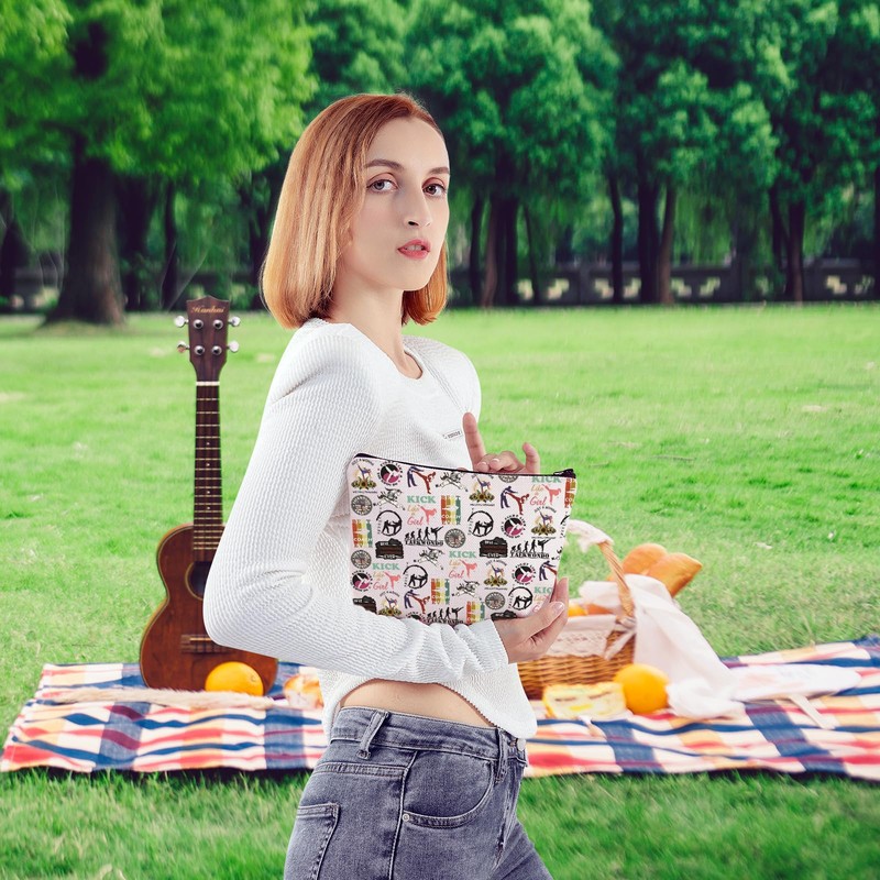 BLUPARK Taekwondo Lover Gift Just a Woman Who Loves Taekwondo