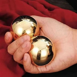 Healvian - 2 pelotas de ejercicio de latón, bolas de mano de metal, bolas de mano de latón, bolas de mano de cobre, bolas de baoding de cobre, bolas prácticas, bolas de metal para balonmano, adornos de cobre, bola sólida dorada