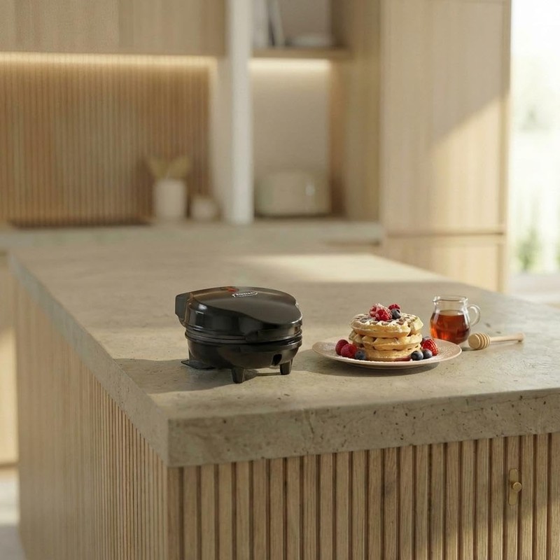 Bestron Mini Waffle Iron for Classic Waffles, Small Waffle Maker