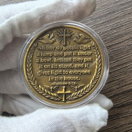 Strugglejewelry Matthew 5:15 Christian Challenge Coin - Illuminating Faith Design with Biblical Verse