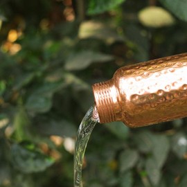 VG® 900ml Pure Indian Copper Hammered Effect Water Bottle with Stopper Discover Many Amazing Ayurvedic Health Benefits today Fill up overnight and drink on empty stomach in the morning Leak Proof