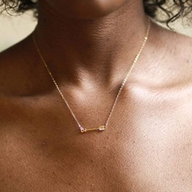 Yienate Classic Arrow Pendant Necklace Polished Fashion Jewelry for Women and Girls (Gold)