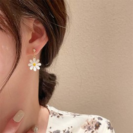 Allereya Vintage Daisy Flower Dangle Drop Earrings Little Daisy Drop Earrings Flower Daisy Earrings Gold Minimal Earrings Jewelry for Women and Girls