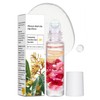 Brillo labial en roll-on con aroma a flores, contiene flores