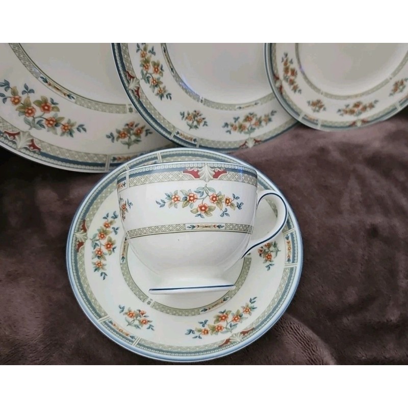 Wedgwood Hampshire Bone China 5 Piece Place Setting R4668