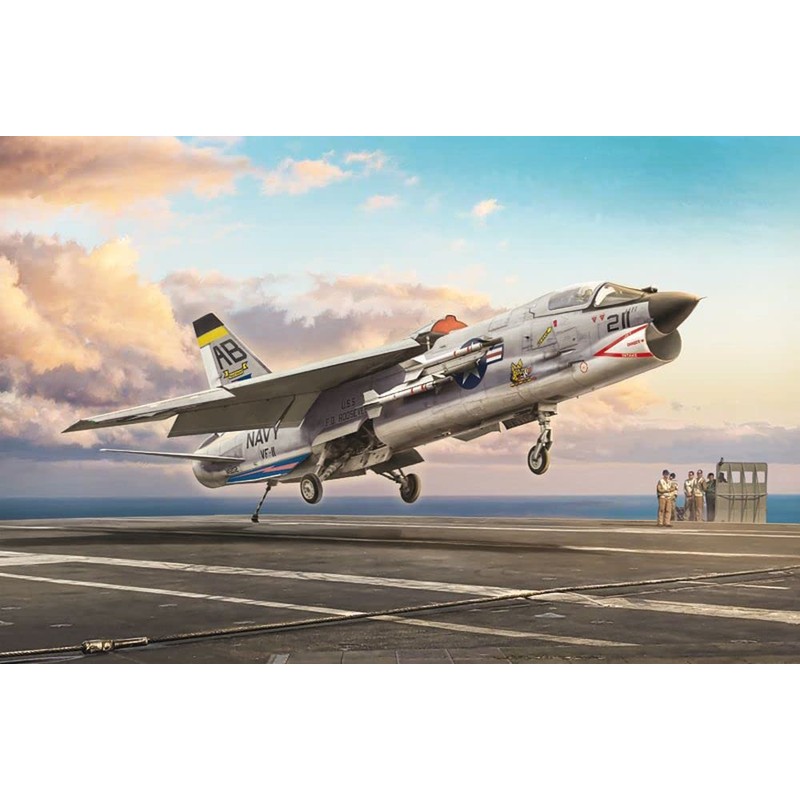 Italeri 1456S - 1:72 F-8E Crusader Model Building Kit, Stand