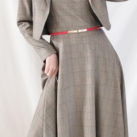 Desuibao 2 Pack Thin Belts for Women, Gold Buckle Skinny Belt Women, Adjustable up to 95cm Waist Belts for Women for Dresses Pants Sweater, PU leather Fashion Belt for Girls Teens, Black & White