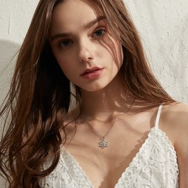 Snowflake Necklaces, Silver Snowflake Necklace for Women Sterling Silver Snowflake Necklace Pendant Christmas Necklace Jewelry for Women White Snowflake Necklace Snowflake Jewelry Set Christmas Gift