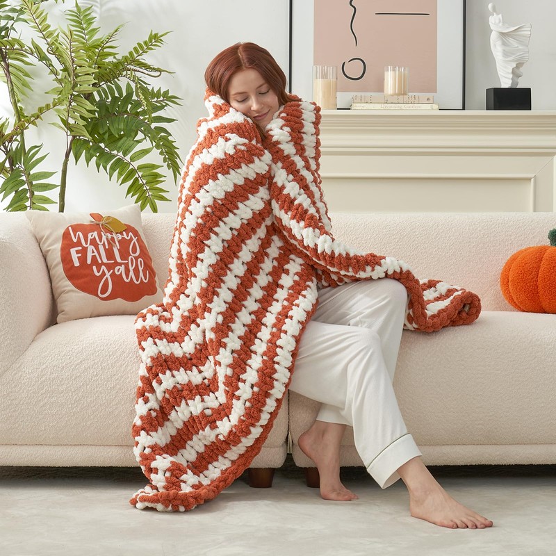 Amélie Home Chunky Knit Throw Blanket for Couch, Soft Chenille