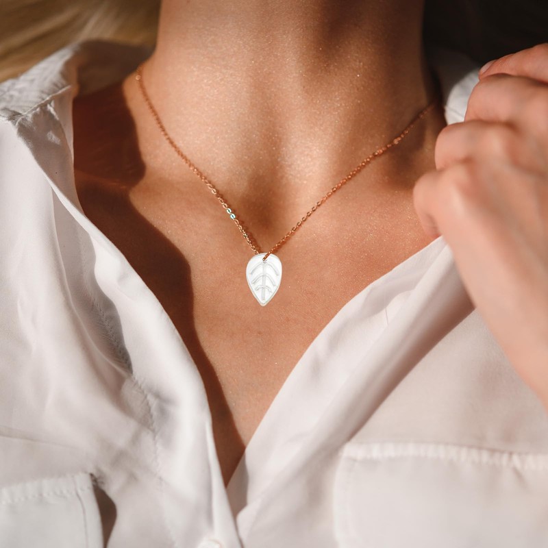 PATIKIL Leaf Beads, 100Pcs Crystal Leaf Beads Translucent Czech Glass