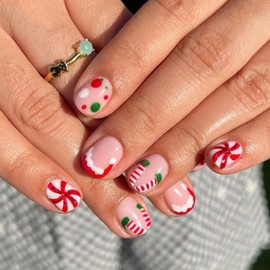 24 Pcs Christmas Press on Nails Short Square False Nails Full Cover Acrylic Pink Nails Press Ons with Candy Christmas Hat Red White Stripe Pattern Glossy Design Artificial Glue on Nail for Women