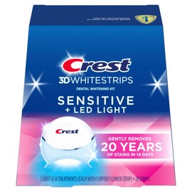 Crest Kit de blanqueamiento dental con luz LED 3DWhitestrips Sensitive +, 14 tratamientos, elimina suavemente 20 años de manchas
