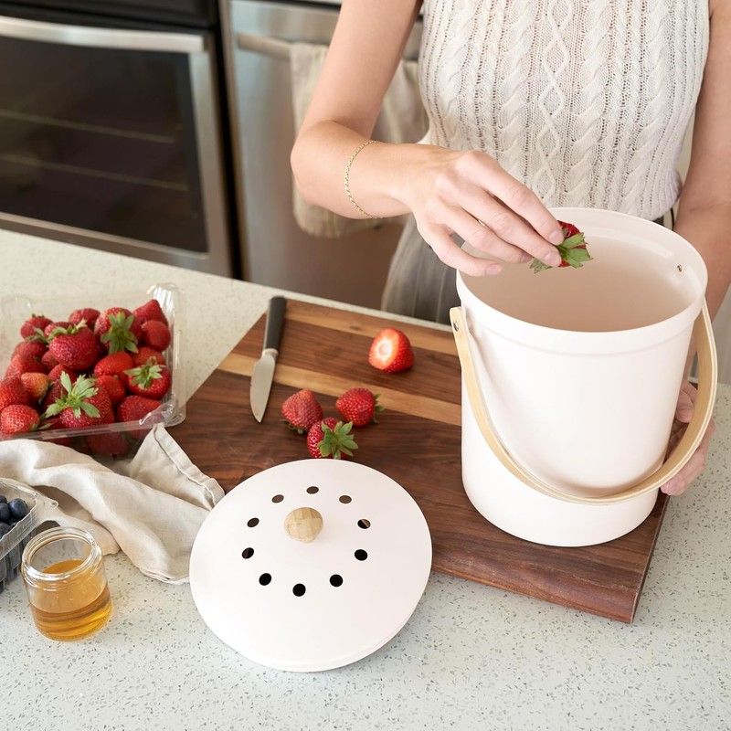 Beautiful Kitchen Compost Bin with Smell Proof Lid - Rust