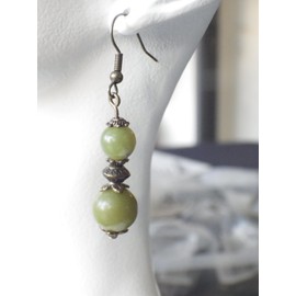 Taiwan grüne Jade Perlen und antike Bronze Perlen Ohrringe