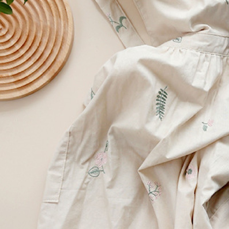 Cooking Apron Flower Embroidery Waterproof Wear Resistant Baking Apron for