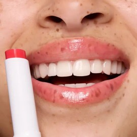 Bálsamo Labial Juicy Bomb Glossy Butter Essence 01