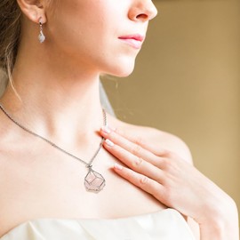 Crystal Stone Holder Necklace，Adjustable Crystal Holder for Stones Crystal Holder Necklace Cage，Crystal Necklace Holder for Women Men Gifts (Silver-Pink Crystal)