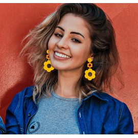 Acrylic Flower Earrings for Women,Double Daisy Drop Earrings,Resin Flowers Floral Earrings for Women Y2k Yellow White Flowers 60/70s Earrings (Yellow)