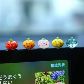 Mollytek 5PCS Mini Hand Blown Glass Figurines Collectibles Miniature Hand Blown Glass Ornaments Decor Assorted Cute Home Office Table Computer Car Dashboard Ornament (Pumpkin)