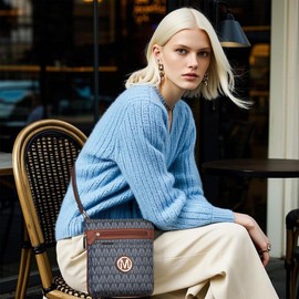 MARCO M KELLY - Bolsas cruzadas para mujer, de piel vegano, con múltiples bolsillos con cierre, bolsos cruzados, de moda monograma, M-azul oscuro