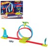 Mattel HPC05 Hot Wheels Neon Speeders Razor Stunt Playset (Includes