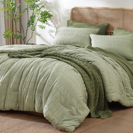 CASAAGUSTO King Size Comforter Set, 7 Pieces Sage Green Seersucker Bed in a Bag King Soft All Seasons, King Bedding Sets with Comforter, Flat Sheet, Fitted Sheet, 2 Pillow Shams, 2 Pillowcases