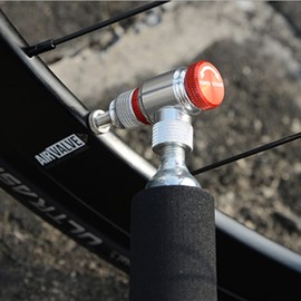 CO2 Inflator Head for Bikes Tire and Schrader Silver Valve Compatible Bike Tire Pump Head Aluminum Alloy CO2 Inflator Bike Pump Bicycle