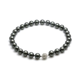 Schmuckwilli Pearl Necklace for Women Magnetic Clasp – with Black Round Beads – Elegant Necklace with Shell Pearls for Any Occasion – Choker Pearl Necklace for Women, Shell, Pearl