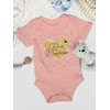 Geschenk mit Namen personalisiert by Shirtracer - Baby Bodysuit Boy