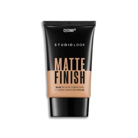 CYZONE - Studio Look Base Matte Finish Color Claro 140C, Base de Maquillaje de Alta Cobertura, Efecto Mate de Larga Duración, Cubre Imperfecciones, Ingredientes Naturales y Tecnología Longwear