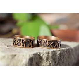 Windalf Viking Ring Futhark 9 mm Rune Ring Nordic Mythology Elegant Bronze, Bronze, No Gemstone