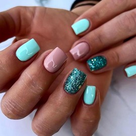 Short Press on Nails Square Solid Color Fake Nails with Green Glitter Designs False Nails 24 Pcs