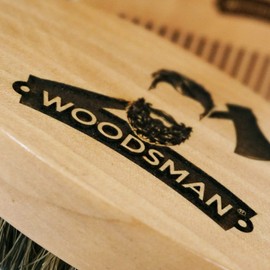 Woodsman - Kit De Cepillo y Peine para Barba y Cabello de Madera y Cerdas Tipo Jabalí con Bolsa de Viaje Calidad Premium